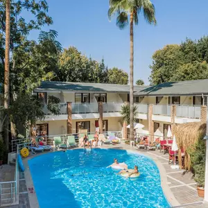 отель Tropic On The Beach Hotel