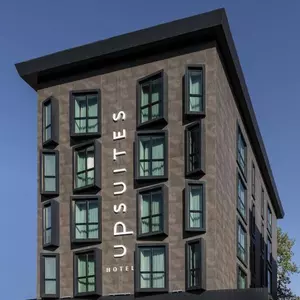 отель Upsuites Hotel