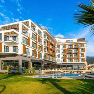 отель Maia Luxury Beach Hotel