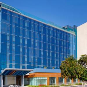 отель Aloft Al Mina Hotel