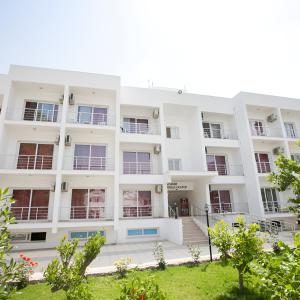 отель Rose Gardens Holiday Village