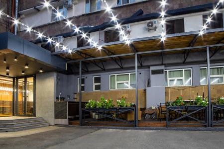 Отель Median Hotel City Center Yerevan в Ереван - Армения