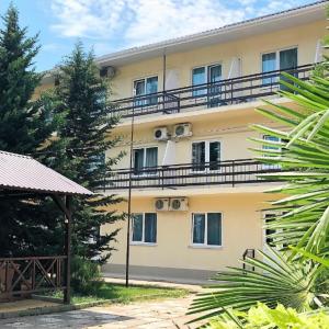 отель Изумруд