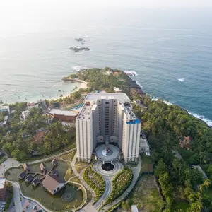 отель Araliya Beach Resort & Spa