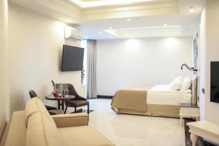 Отель Зазеркалье в Ялта - Россия