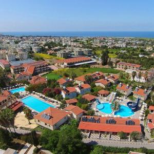 отель Riverside Garden Resort