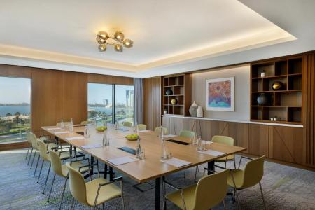 Отель Doubletree By Hilton Sharjah Waterfront Hotel & Residences в Шарджа - ОАЭ