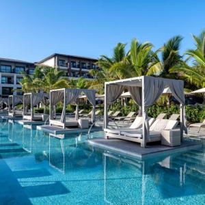 отель Unique Club at Lopesan Costa Bavaro Resort
