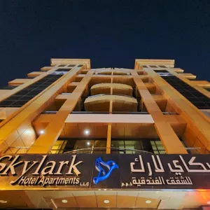 отель Skylark Hotel Apartments AL Barsha