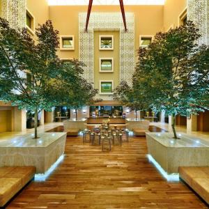 отель DoubleTree by Hilton Hotel Riyadh - Al Muroj Business Gate