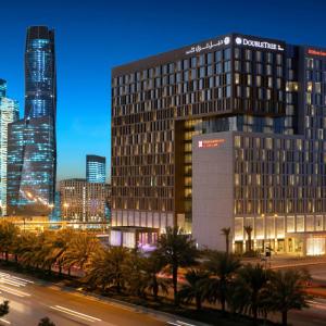отель DoubleTree by Hilton Riyadh Financial District Hotel & Suites