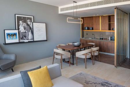 Отель The WB Abu Dhabi, Curio Collection by Hilton в Абу Даби  Аль Айн - ОАЭ