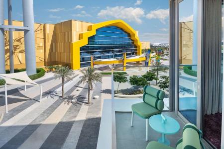 Отель The WB Abu Dhabi, Curio Collection by Hilton в Абу Даби  Аль Айн - ОАЭ