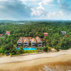 отель Sri Sharavi Beach Villas & Spa