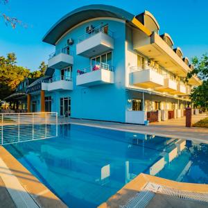 отель Prenses Sealine Beach Hotel