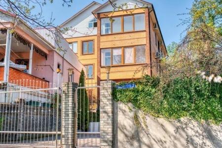 Отель Верона Гостевой дом (ул. Интернациональная) в Адлер - Россия