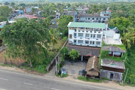 Отель New Golden Bay Resort в Велигама - Шри-Ланка