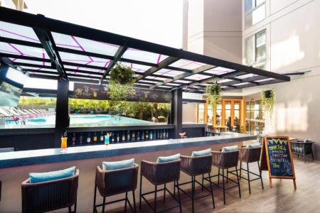 Отель GLOW Mira Karon Beach в пляж Карон - Таиланд