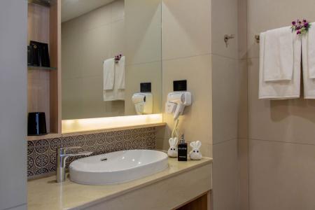 Отель GLOW Mira Karon Beach в пляж Карон - Таиланд