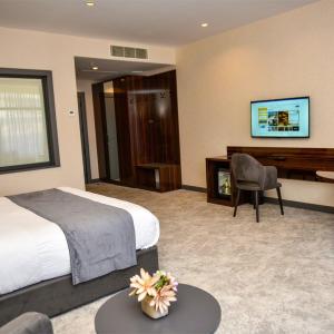 отель Hotel Monarch
