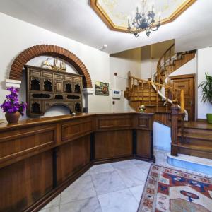отель Mom Hotel