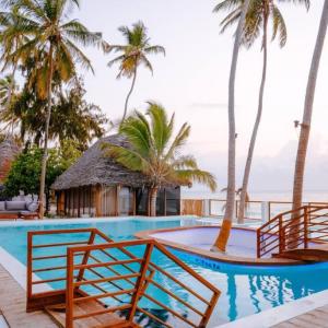 отель TIKI Beach Club & Resort