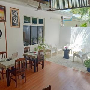 отель Fins Dive & Leisure Inn