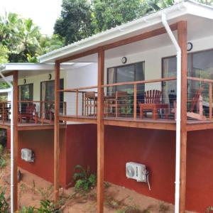 отель Cashew Nut Grove Chalets