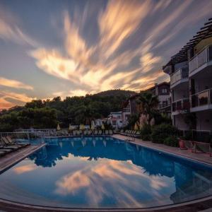 отель Sertil Deluxe Tropical Suites