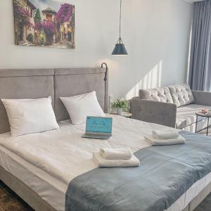 отель Sun City and Sea season Apartments на Ленина 52 (ЖК Кристалл)