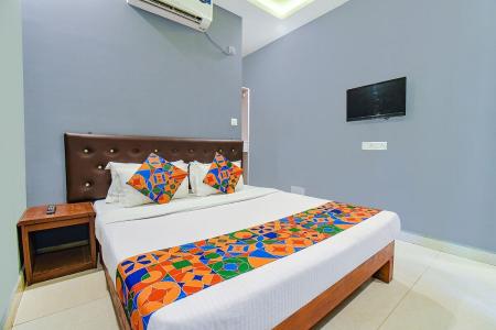 Отель YogiTree Beach Resort & Cafe в Морджим - Индия