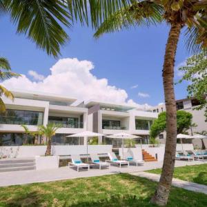 отель Les Estivales Beachfront Suites & Penthouses by Lov