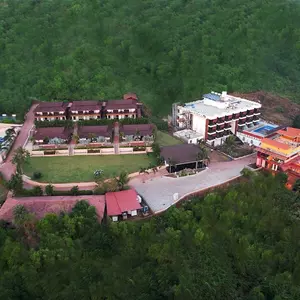 отель Crescent Resort Goa