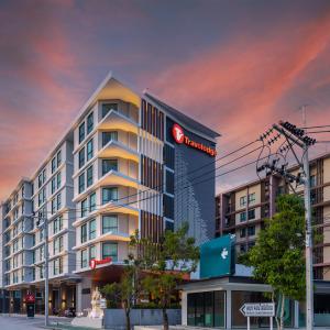отель Travelodge Phuket Town