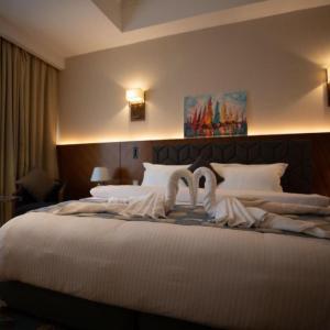 отель The Seven Hotel