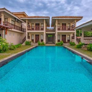 отель Guru Beach Resort