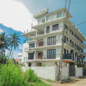 отель Travellers Hotel Hikkaduwa