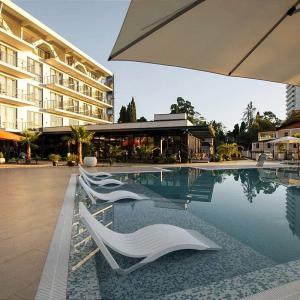 отель Riviera Hotel