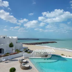 отель Anantara Retreat Santorini Abu Dhabi