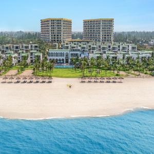 отель Wyndham Hoi An Royal Beachfront Resort & Villas