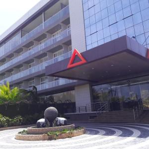 отель Aryana Queens Beach Resort