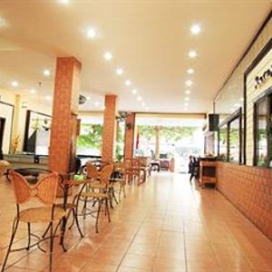 отель Chaba Chalet Hotel
