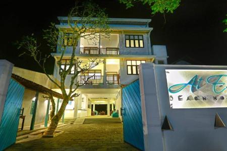 Отель At Ease Beach Hotel в Хиккадува - Шри-Ланка