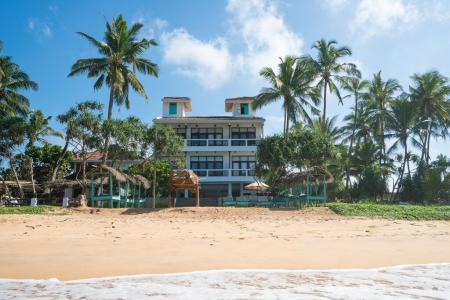 Отель At Ease Beach Hotel в Хиккадува - Шри-Ланка