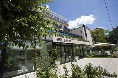 Отель Ferretti Beach в Римини - Италия