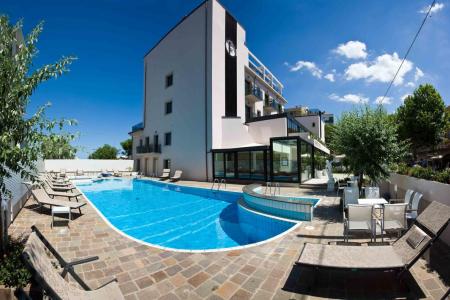 Отель Ferretti Beach в Римини - Италия