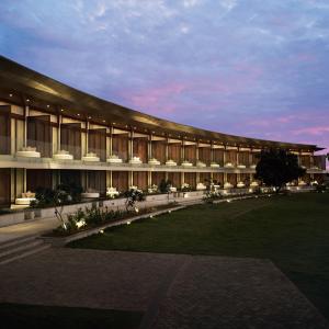 отель Vivanta by Taj - Fisherman`s Cove