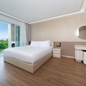 отель Chalong Marina Bay View Phuket