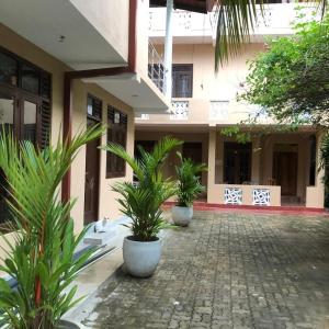 отель Kumara Guest House & Apartment