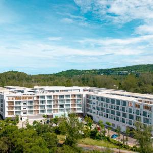 отель Laya Resort & Residences